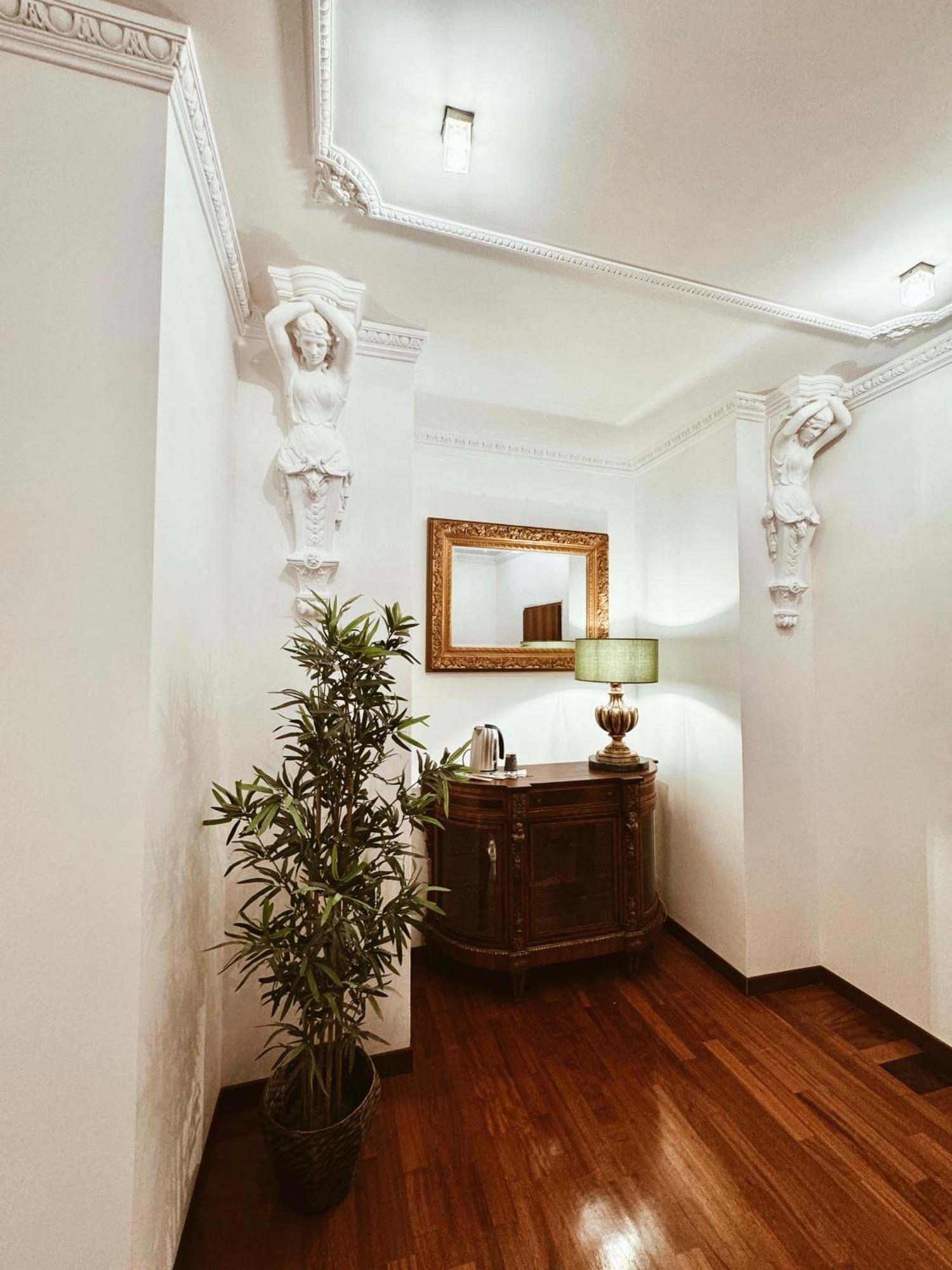 Residenza Tritone Luxury Guest House Trevi Fountain Rome Bagian luar foto